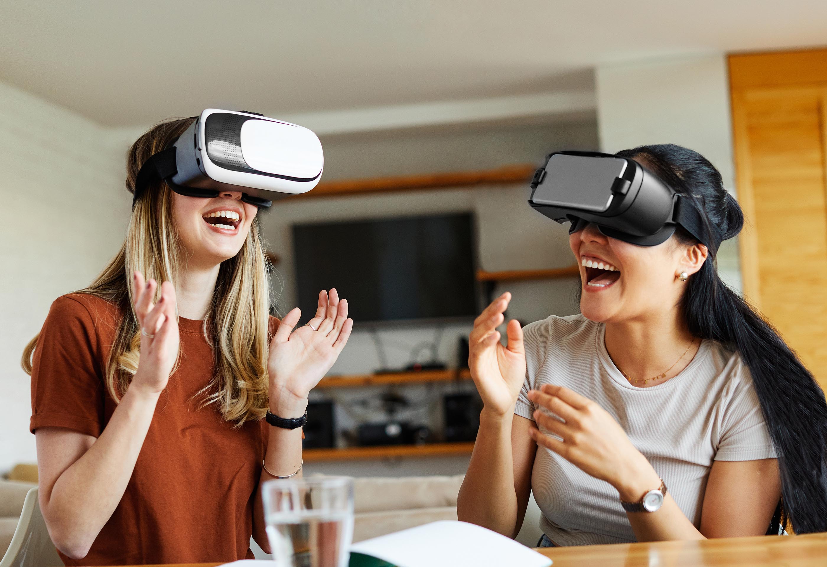 fun-technology-vr-tech-girl-virtual-innovation-dig-2022-09-23-21-34-11-utc